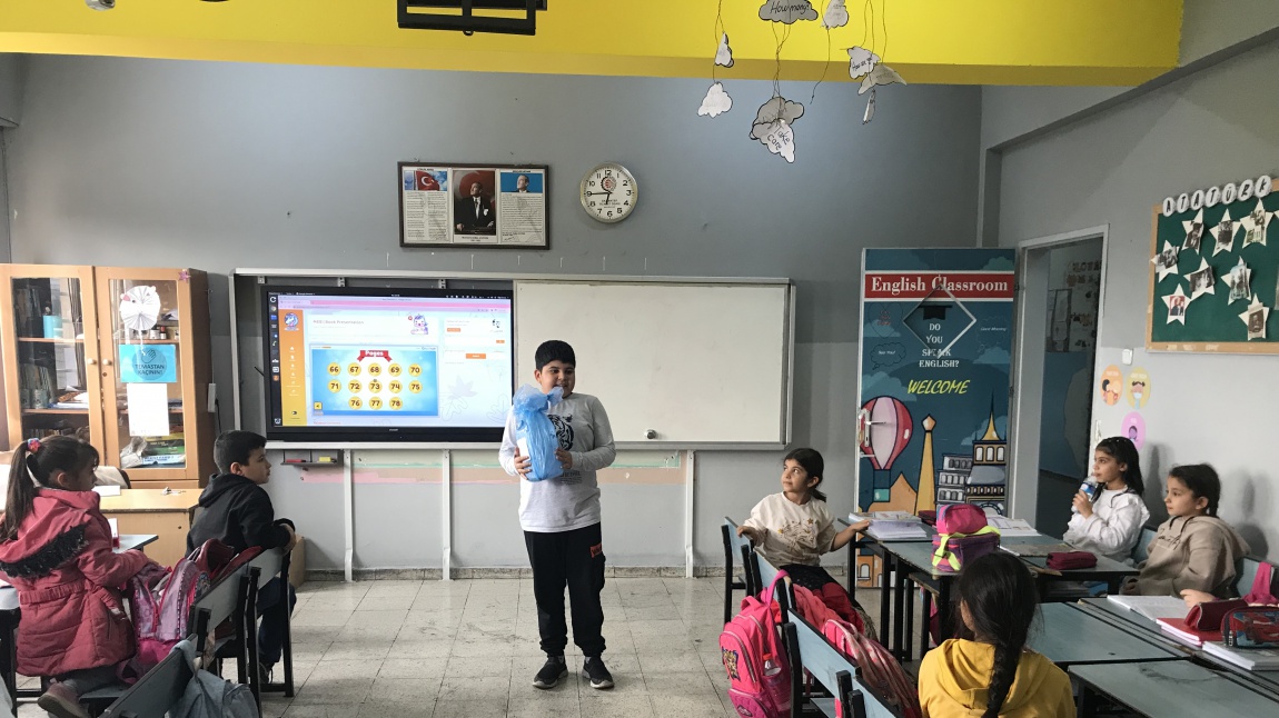 4/B sınıfı öğrencileri öğretmenleri Zehra Akman önderliğinde Mavi Kapak Toplama Kampanyası başlattı.