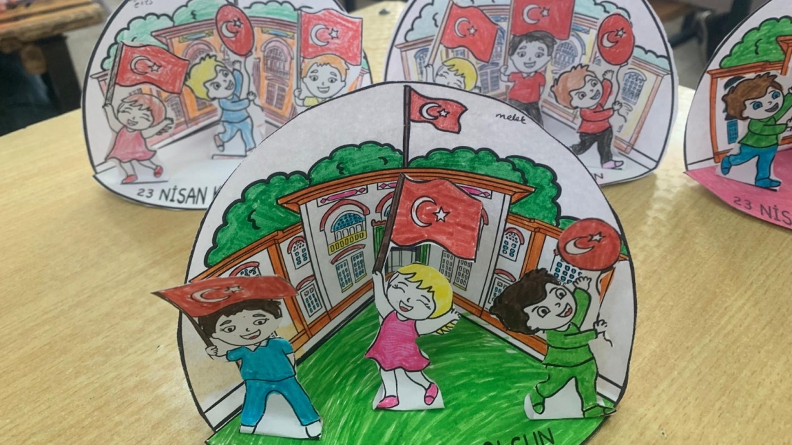 3/D sınıfı ve öğretmenleri Ayşe Özdeveci’nin 23 Nisan sanat etkinliği.